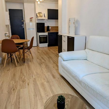 Sous La Tour Apartamento Poligny  Exterior foto