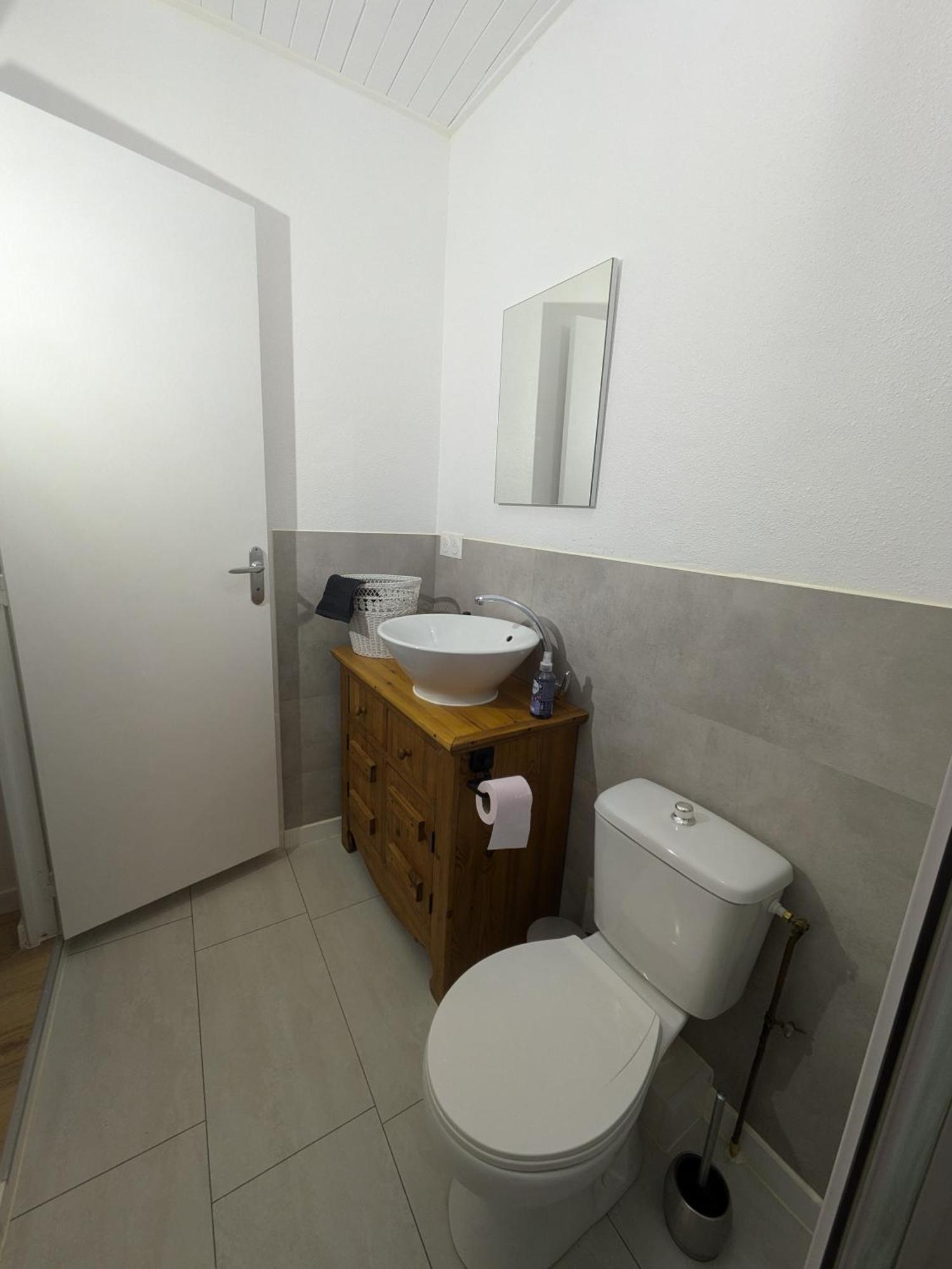 Sous La Tour Apartamento Poligny  Exterior foto