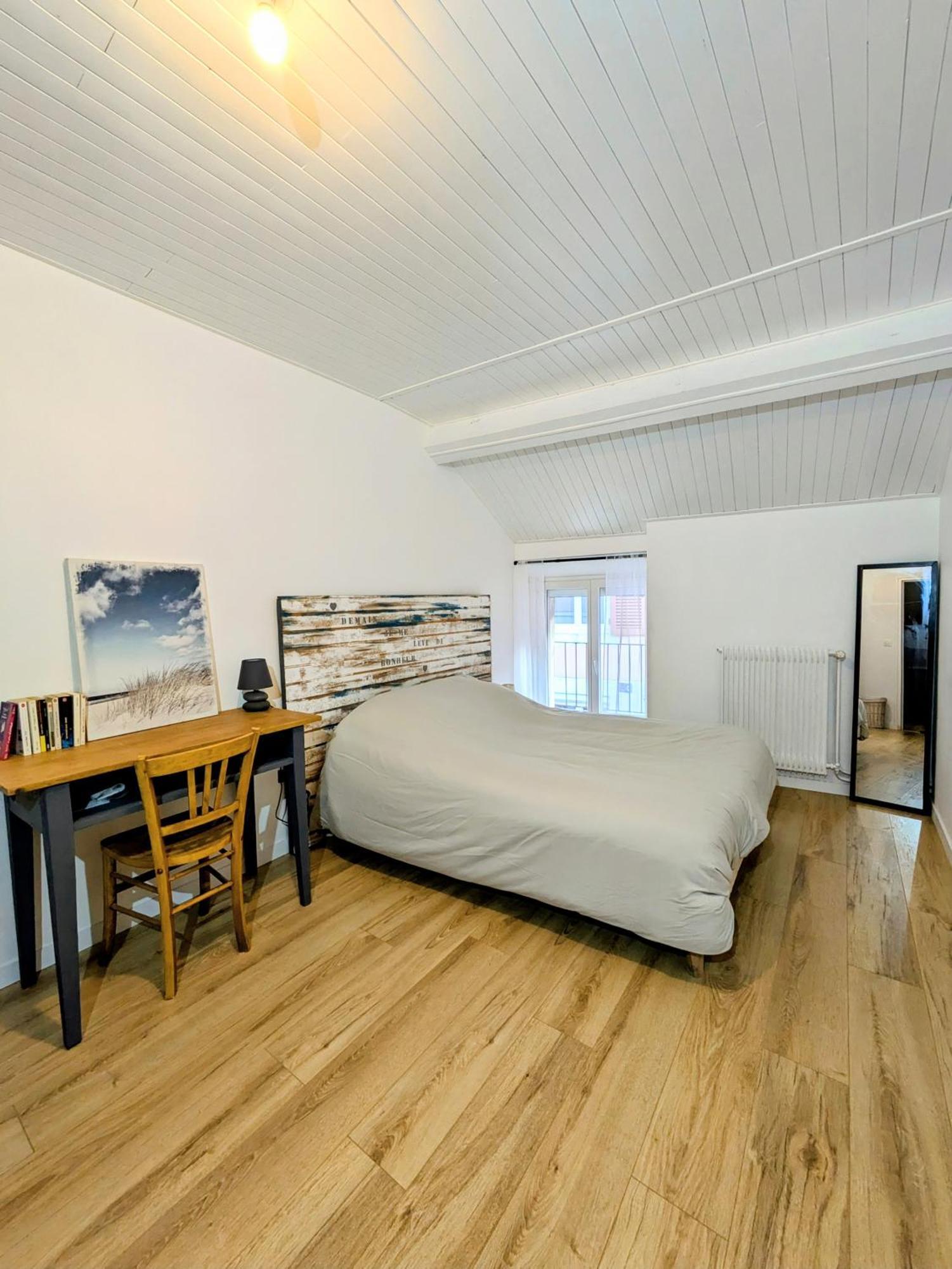 Sous La Tour Apartamento Poligny  Exterior foto