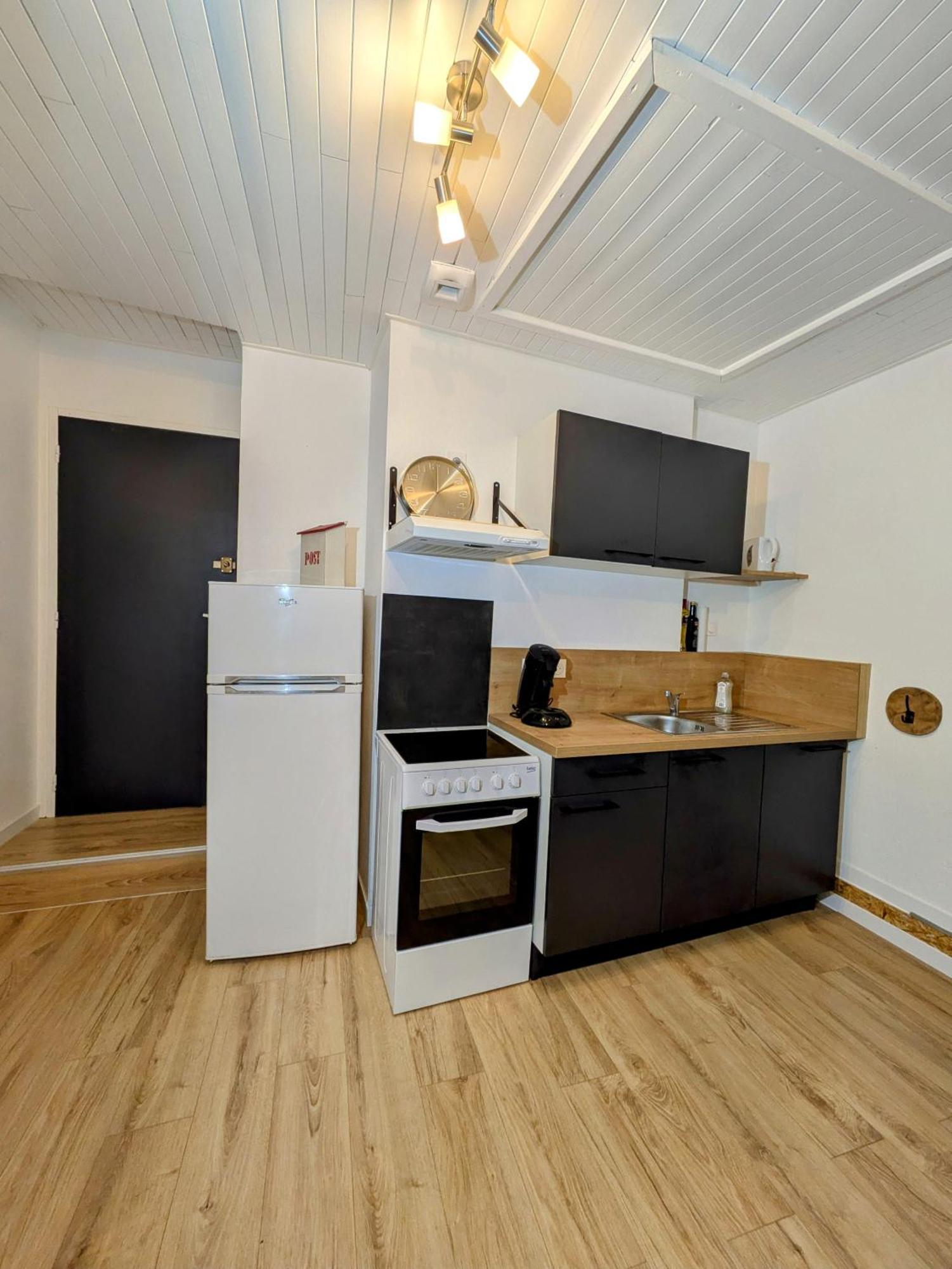 Sous La Tour Apartamento Poligny  Exterior foto